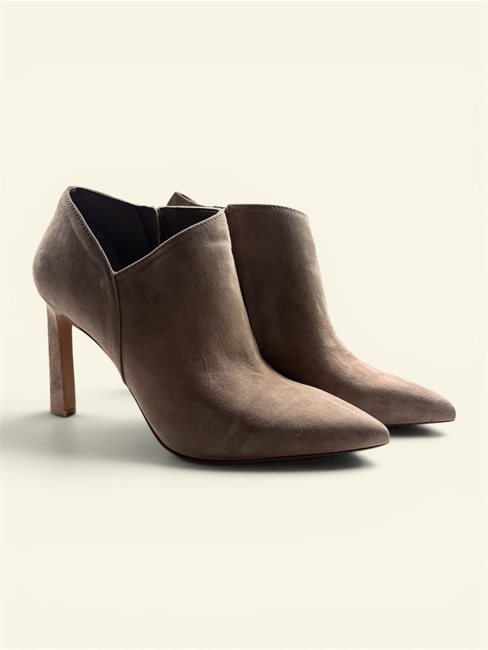 Vince Camuto Selsta Taupe Suede Pointed Toe Ankle Booties Stiletto Heel Size 9M